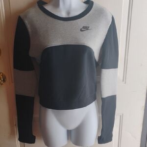 Nike Two-Tone Black and Gray Crop Top